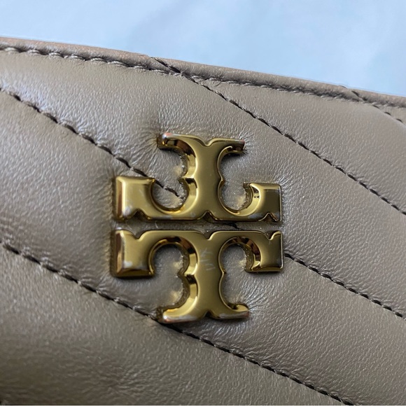 Tory Burch Medium Kira Wallet - Picture 10 of 11